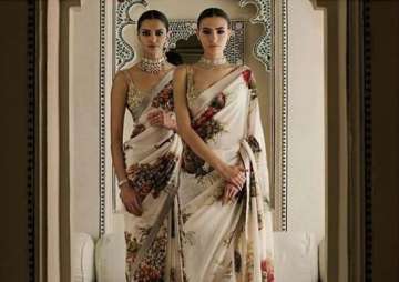 sari, jewellery