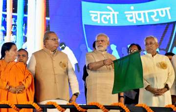 Champaran Humsafar Express inaugurated by PM Modi to benefit 33 parliamentary constituencies