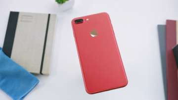 apple iphone 8 in red