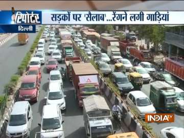 Traffic snarls in Delhi due to water pipeline burst