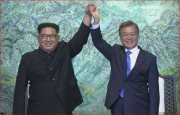 North Korean leader Kim Jong Un with South Korean President Moon Jae-in