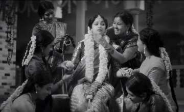 Keerthy Suresh wows as Savitri in Mahanti teaser