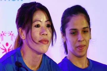 Boxer Mary Kom with Badminton star Saina Nehwal. (File Photo)