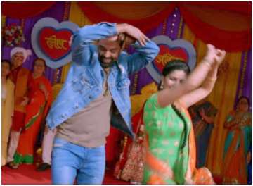 Bigg Boss 11 Sapna Choudhary dances with Abhay Deol in Nanu Ki Jaanu Tere Thumke song watch video