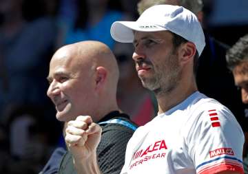 Struggling Novak Djokovic announces splits with Agassi, Stepanek