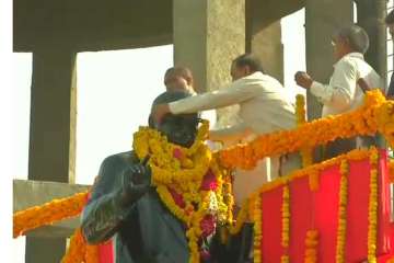 Jignesh Mevani's supporters stop BJP MPs from garlanding statue