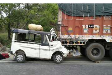 9 dead after van rams truck in Uttar Pradesh's Lakhimpur Kheri