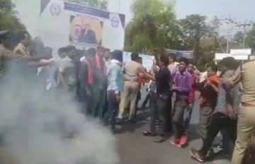 Violence erupts at AMU over Jinnah portrait, 20 students injured; BJP MP demands Maurya's explusion 