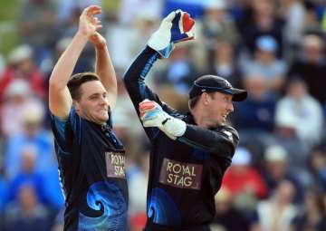 Luke Ronchi, Mitchell McClenaghan