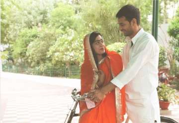 Newly-wed couple Tej Pratap Yadav and Aishwarya Rai win over internet with cute Instagram post