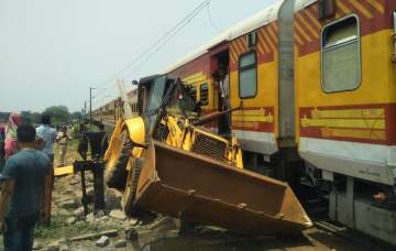 Odisha: Ernakulam-Howrah Antodaya Express hits excavator machine at level crossing, no one injured