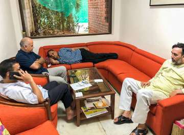 Kejriwal strike at L-G office