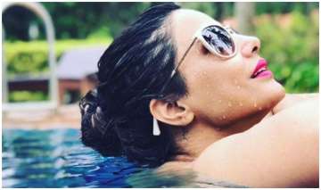 Bigg Boss 11’s Hina Khan stuns in black swimsuit, haters find it ‘objectionable’