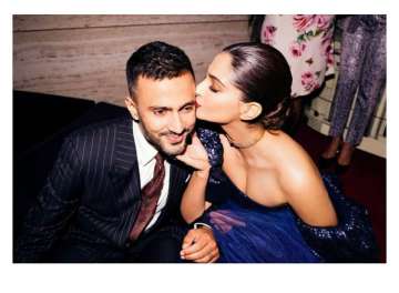 Sonam Kapoor's mushy moment with husband Anand Ahuja