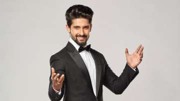Amitabh Bachchan inspired me to take up hosting: TV actor Ravi Dubey