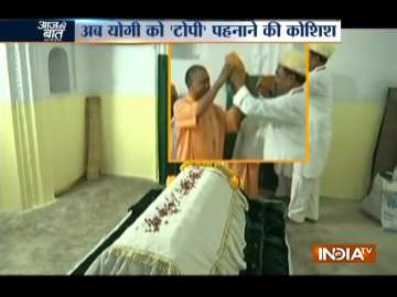 Yogi refuses to wear skull cap at Kabir's mausoleum