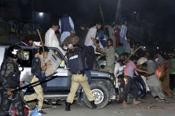 PML-N supporters clash with police in Lahore