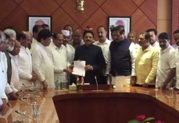 The delegation included Leader of Opposition in the Assembly Radhakrishna Vikhe-Patil and former Chief Minister Prithviraj Chavan.