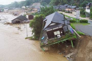 Heavy rains, flooding disrupt normal life in Japan