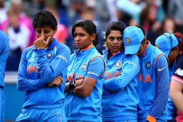 Women cricket coach resigns