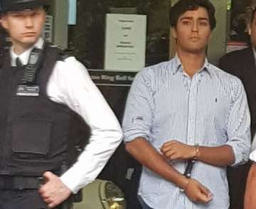 London police take Nawaz Sharif's grandsons Junaid Safdar, Zakariya Hussain into custody.