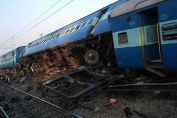 Sleeper coach of Madurai Express derailed at Khandala. 