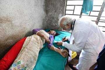 PM Modi talking to a woman injured after a tent fell during his rally in West Bengal's Midnapur