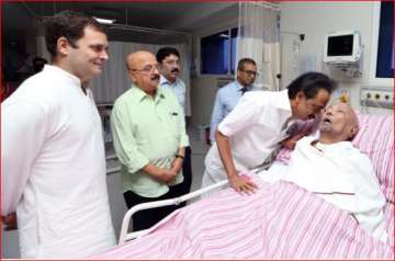 Rahul Gandhi visits Karunanidhi at Kauvery Hospital in Chennai