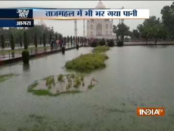 Taj Mahal waterlogged