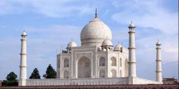 Taj Mahal should be declared a no-plastic zone 