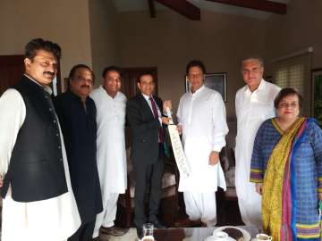 Indian High Commissioner meets Imran Khan and other PTI leaders