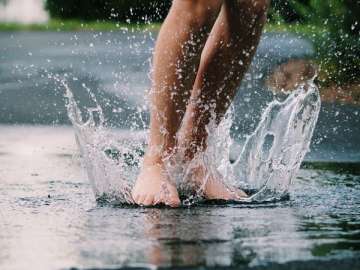 Do not neglect your feet in monsoon, 7 easy foot care tips