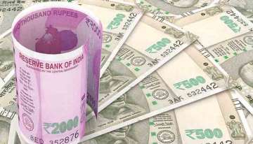 Rupee sinks to new low of 70.52, slumps 42 paise against US dollar
