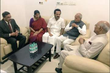 President Kovind interacting with Karunidhi's son MK Stalin and daughter Kanimozhi.