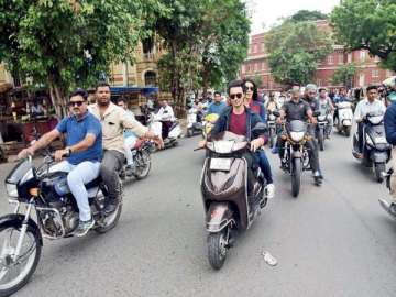 Loveratri stars Aayush Sharma, Warina Hussain fined for riding bike without helmet
