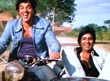 Amitabh Bachchan revisits Sholay days to celebrate the film's 43 years