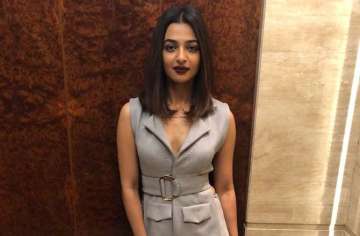 'Real beauty' Radhika Apte stuns in latest magazine cover 