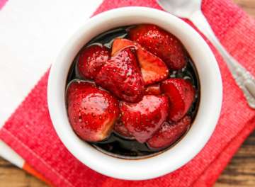 Eat strawberries, stay away from Inflammatory bowel disease