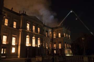 Massive fire breaks out at museum in Brazil