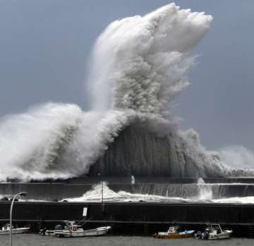Typhoon Jebi approaches Japan