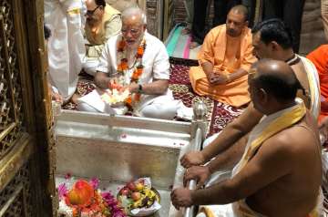 PM Modi offers lotus flowers, milk at Kashi Vishwanath temple on his birthday