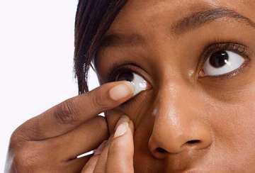 Lack of hygiene among contact lens wearers can cause infection, says a study