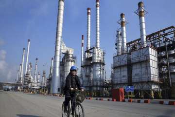 S Korea halts oil imports from Iran