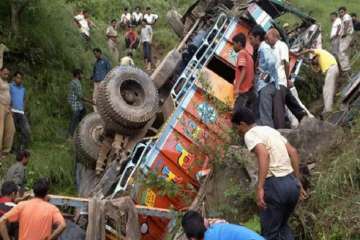 Truck falls into gorge in Chamba 