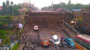 Kolkata Bridge Collapse Latest Updates: 5 feared dead, several trapped under Majerhat flyover; rescue ops begin