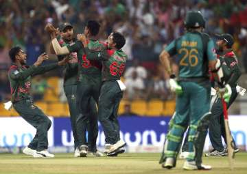 Live Cricket Score, Pakistan vs Bangladesh, Asia Cup 2018, Super Four, Match 6: Bangladesh celebrate a dismissal