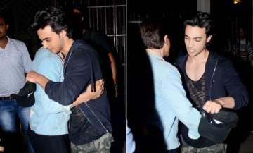 Shah Rukh Khan hugs Aayush Sharma