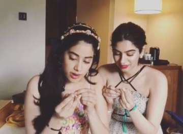 Janhvi Kapoor competes with sister Khushi Kapoor in Sui Dhaaga Challenge