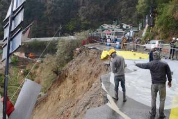 Tourists stranded in Himachal Pradesh