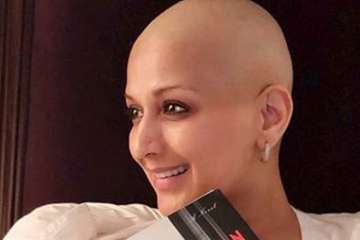 Metastatic cancer patient, Sonali Bendre is keeping her book club running with determination